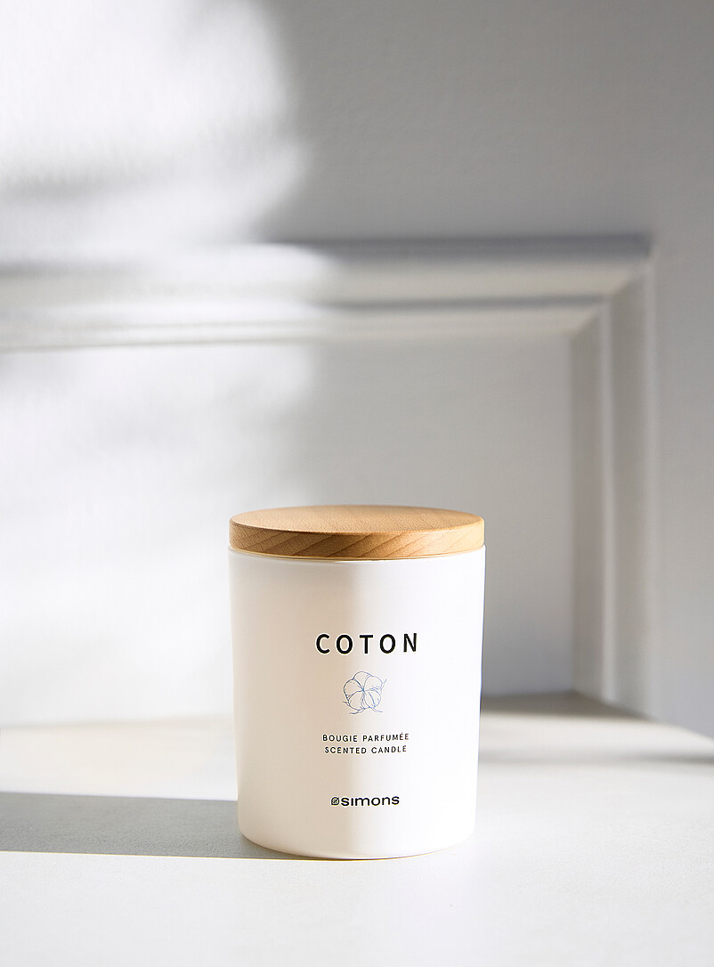 Cotton scented candle product image 2