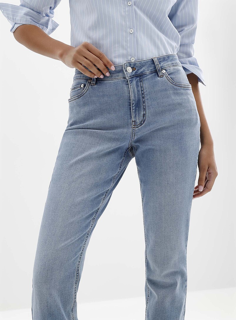 Contemporaine: Le jean d&eacute;lav&eacute; tr&egrave;s extensible <b>Coupe : boyfriend, taille r&eacute;guli&egrave;re</b> Bleu pour femme