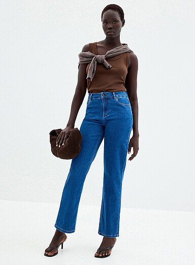 Medium-indigo stretch jean <b>Fit: Straight leg, high rise</b>
