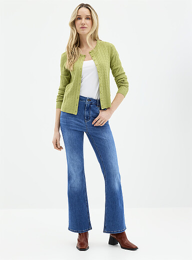 Medium-indigo stretch jean <b>Fit: Flared leg, high rise</b>