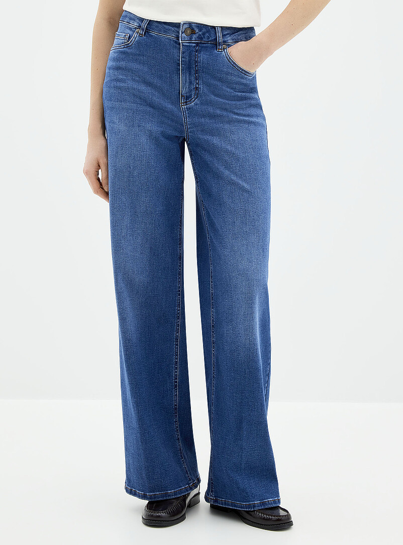 Medium-indigo stretch jean Fit: Wide leg, high rise product image 2