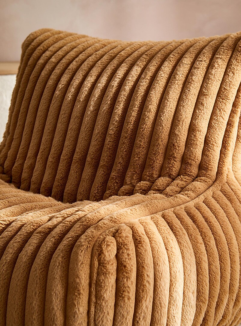 Norka Living: Le fauteuil larges rayures fausse fourrure Brun clair