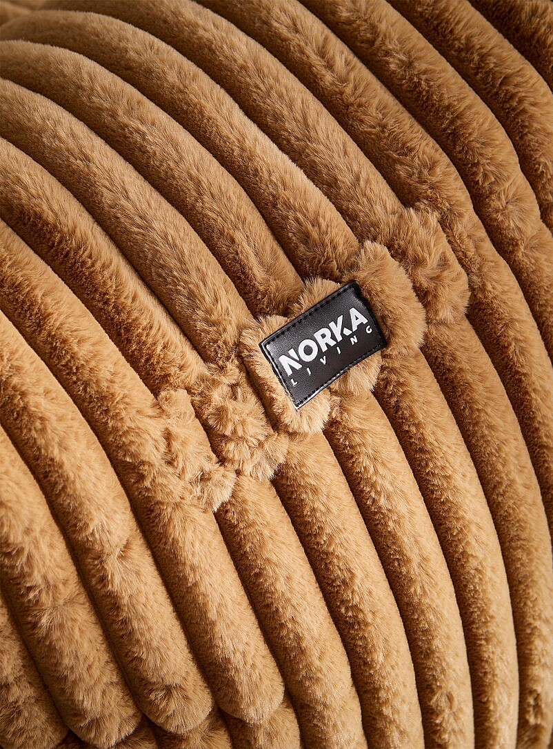 Norka Living: Le fauteuil larges rayures fausse fourrure Brun clair