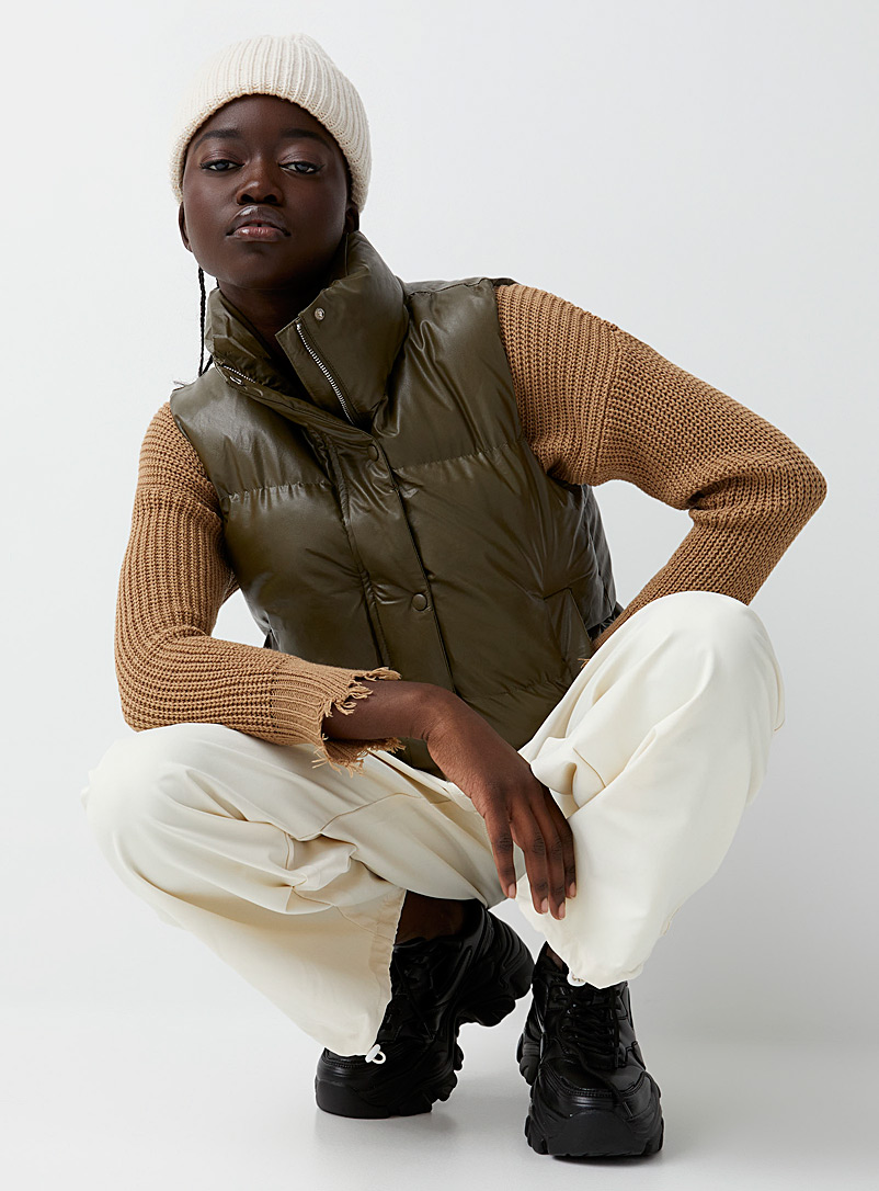 Twik: La veste matelassée effet cuir Kaki chartreuse pour femme