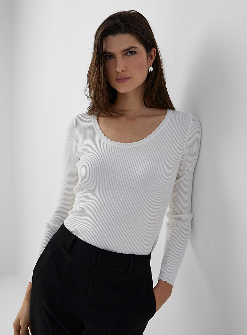 Contemporaine White Scalloped collar ribbed sweater for women