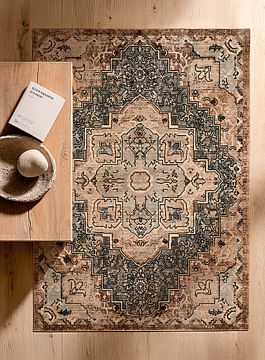 Simons Maison: Le tapis ivoire et bleu nocturne Esmira Lavable &agrave; la machine Voir nos formats offerts Bleu &agrave; motifs
