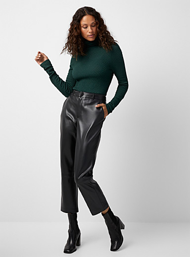 Contemporaine: Le pantalon droit effet cuir Noir pour femme