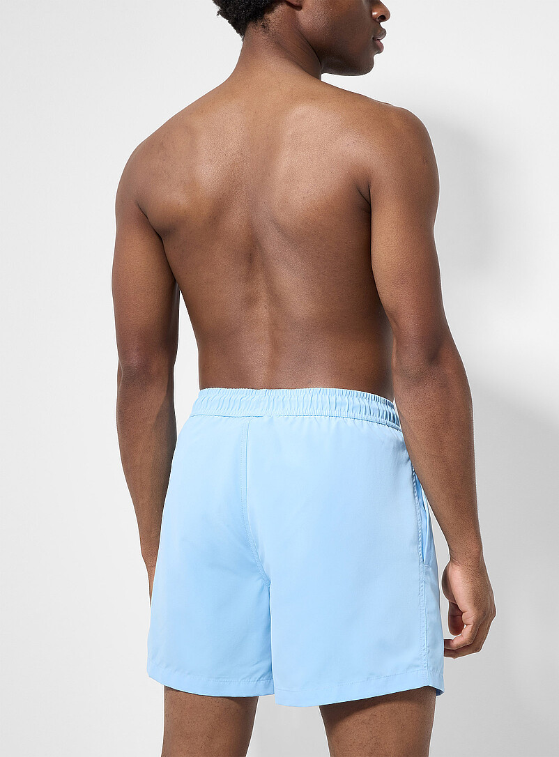 Simons: Le maillot short couleur unie Vert fonc&eacute; - Mousse pour homme