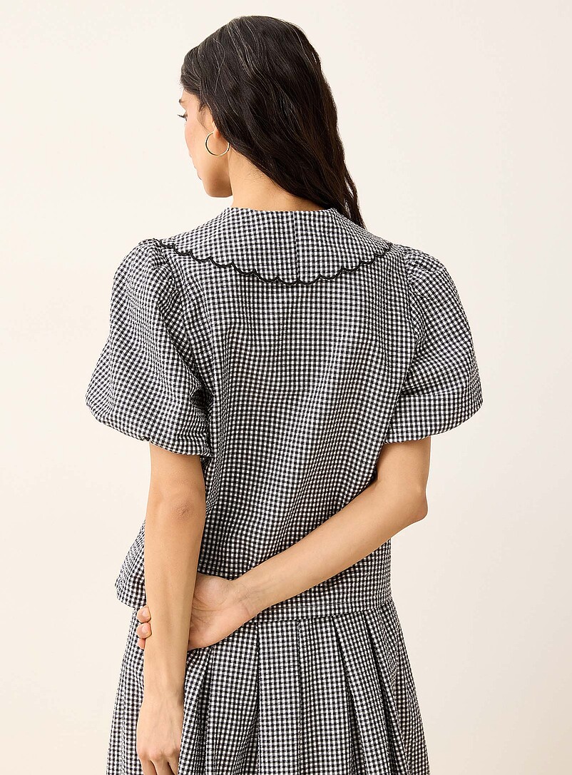 Ic&ocirc;ne: La blouse manches ballon col Claudine seersucker Noir &agrave; motifs pour femme