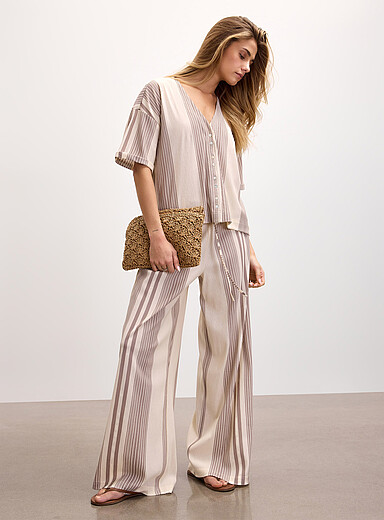 Lightweight piqu&eacute; knit wide-leg pant