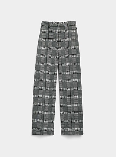 Le pantalon droit tricot dense