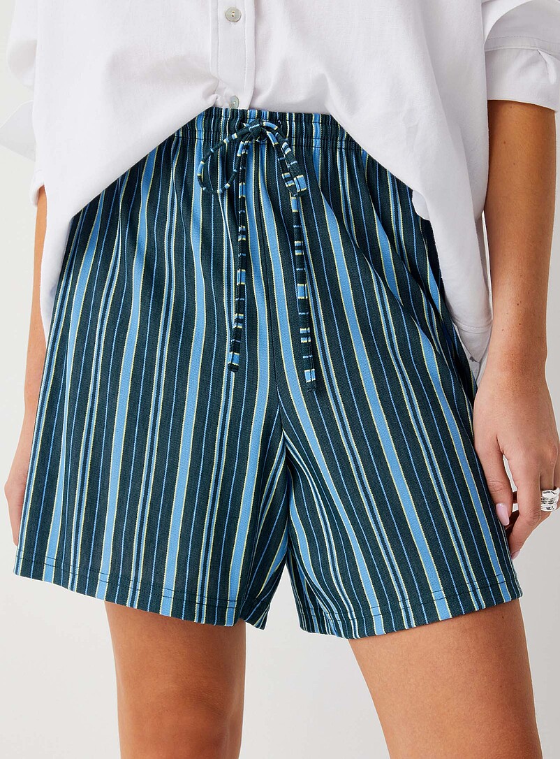 Ic&ocirc;ne: Le short piqu&eacute; rayures irr&eacute;guli&egrave;res &Eacute;cru &agrave; motifs pour femme