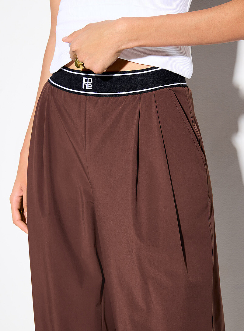 Ic&ocirc;ne Brown Elastic waist pleated nylon pant for women