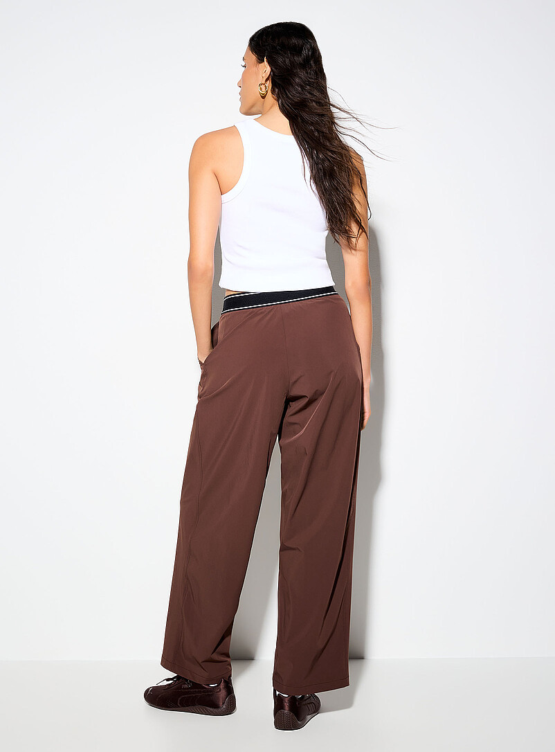 Ic&ocirc;ne Brown Elastic waist pleated nylon pant for women