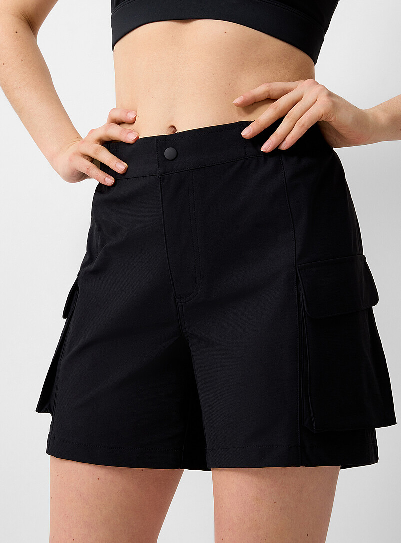 I.FIV5 Black Semi-elastic waist cargo short 6" length for women