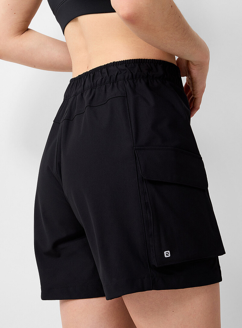 I.FIV5 Black Semi-elastic waist cargo short 6" length for women