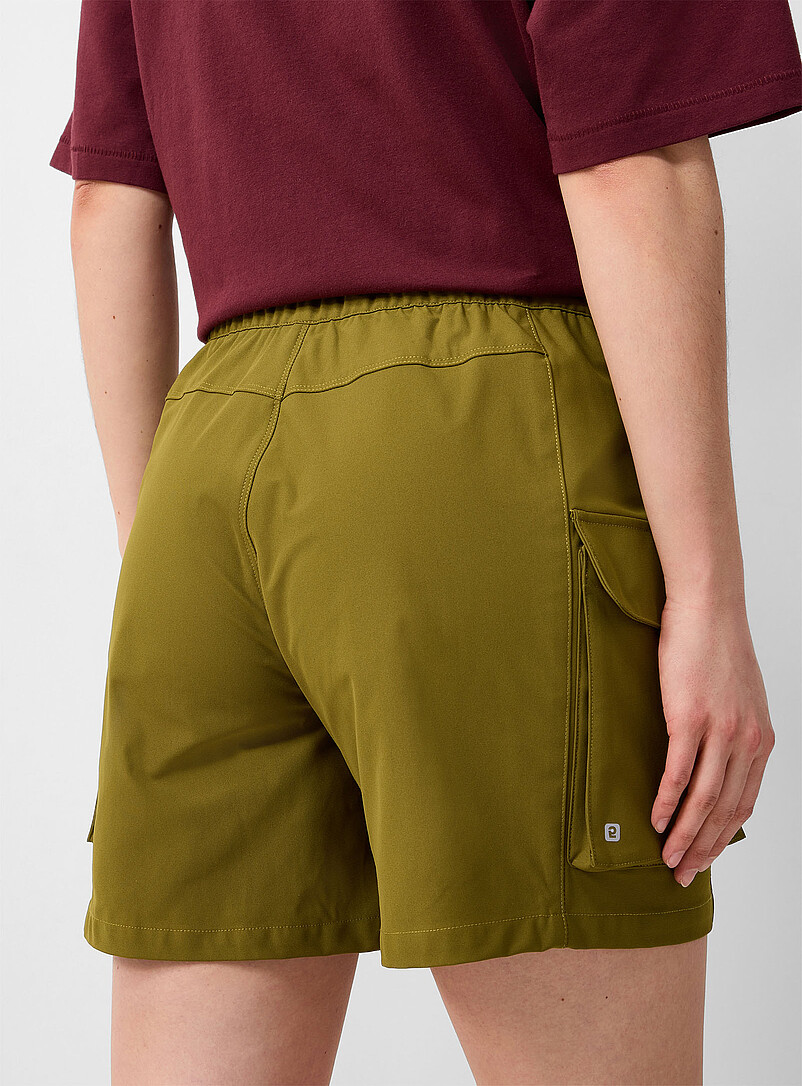 I.FIV5 Black Semi-elastic waist cargo short 6" length for women