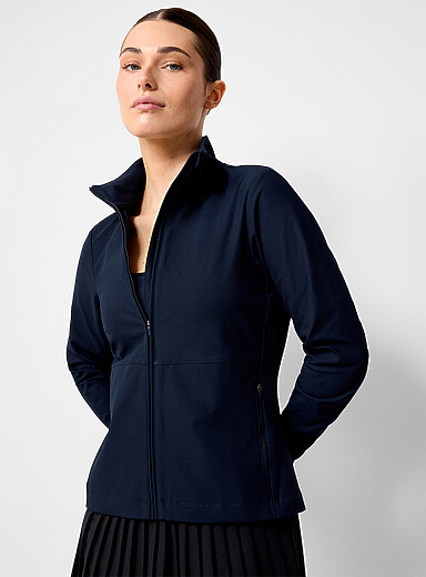 La veste coupe-vent ajust&eacute;e extensible
