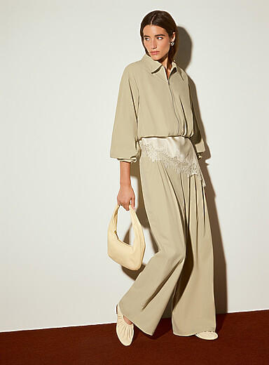 Stretch fabric pleated wide-leg pant