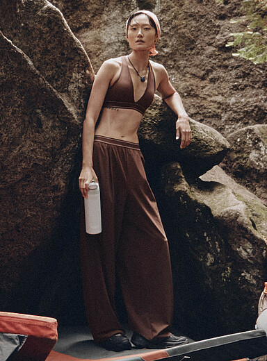 Pleated stretch weave wide-leg pant