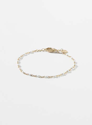 Delicate bead bracelet