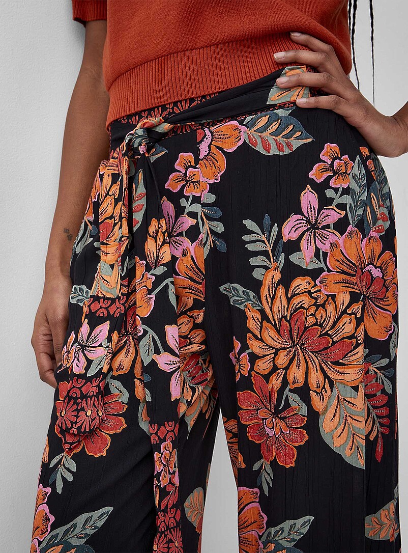 Ic&ocirc;ne Black and White Tie ribbons printed wide-leg pant for women