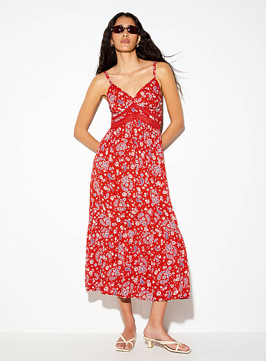 La longue robe bandes crochet&eacute;es paisley floral