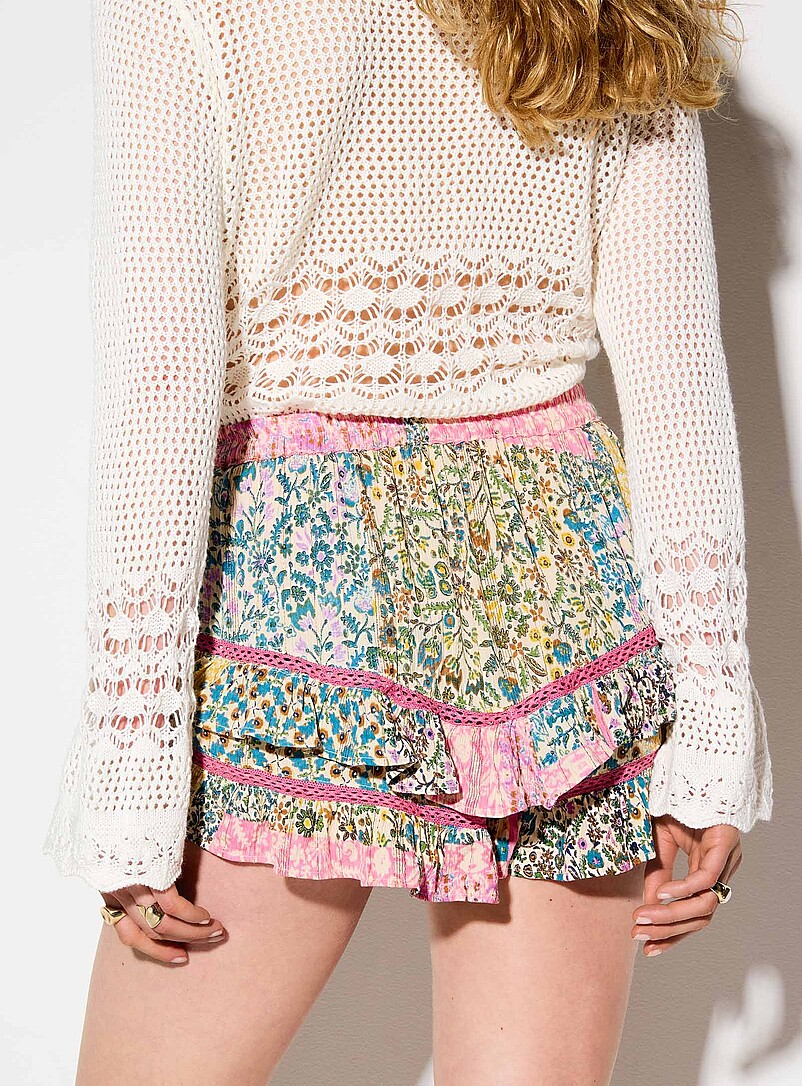 Ic&ocirc;ne: Le short &agrave; volants patchwork floral Rose &agrave; motif pour femme