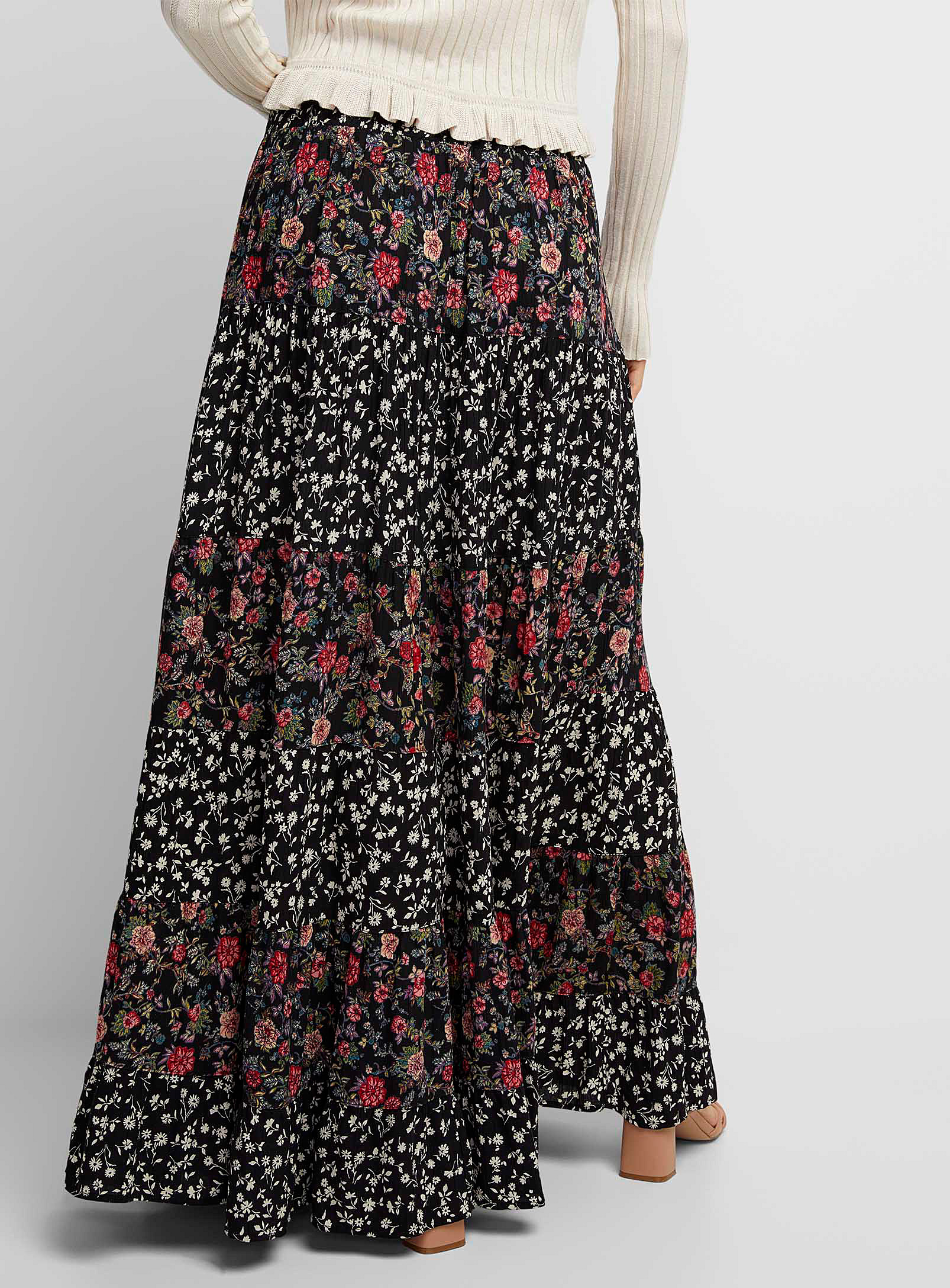 Icône - La longue jupe étagée patchwork floral