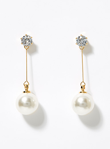 Les boucles d'oreilles cristaux et perles pendantes