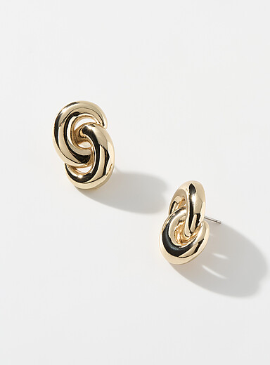 Les boucles d'oreilles effet anneaux entrelac&eacute;s