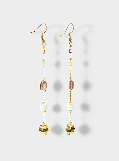 Les longues boucles d'oreilles tige pierres oc&eacute;aniques