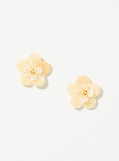 Les boucles d'oreilles fleurs pastel
