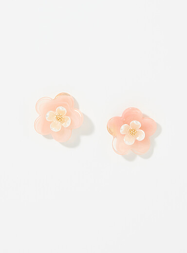 Les boucles d'oreilles fleurs pastel