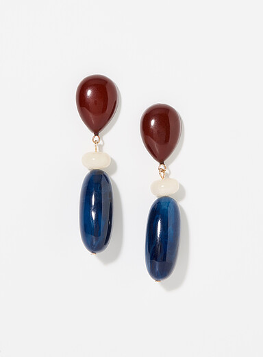 Les longues boucles d'oreilles formes vari&eacute;es