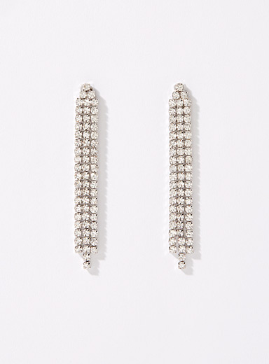 Les boucles d'oreilles tiges cristallines