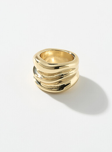 Wide wavy ring