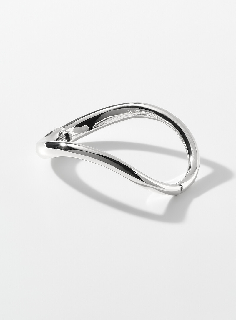 Curved bangle product image (primary)