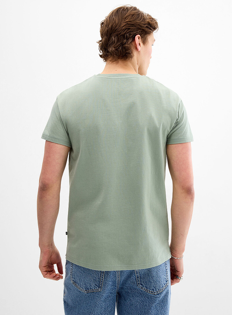 Djab: Le t-shirt droit col rond DJAB 101 <b>Coupe allong&eacute;e</b> Vert assorti pour homme