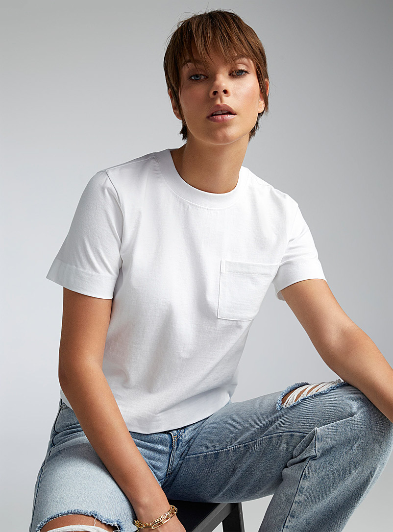 Twik: Le t-shirt carré à poche Blanc pour femme