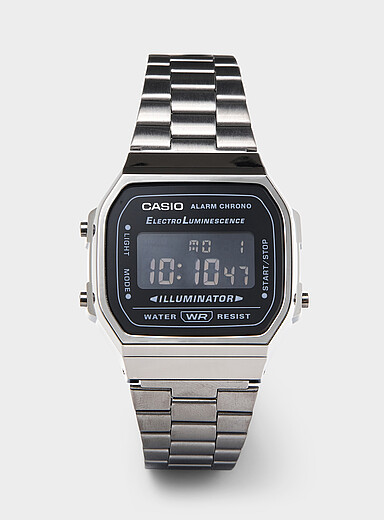 La montre num&eacute;rique vintage argent&eacute;e cadran noir