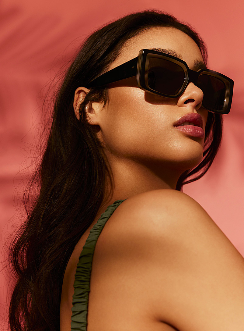 Cutler and Gross: Les lunettes de soleil rectangulaires Noir à motifs pour femme