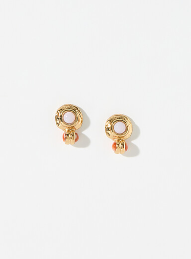 Les boucles d'oreilles puces Amarante