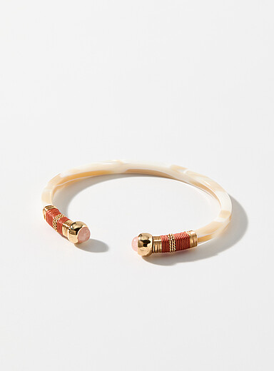 Le bracelet jonc ouvert Sari ac&eacute;tate