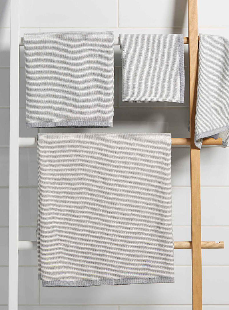 Simons Maison Light Grey Minimalist stripe towels