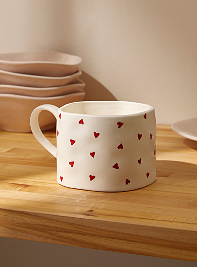 La grande tasse emboss&eacute;e petits c&oelig;urs