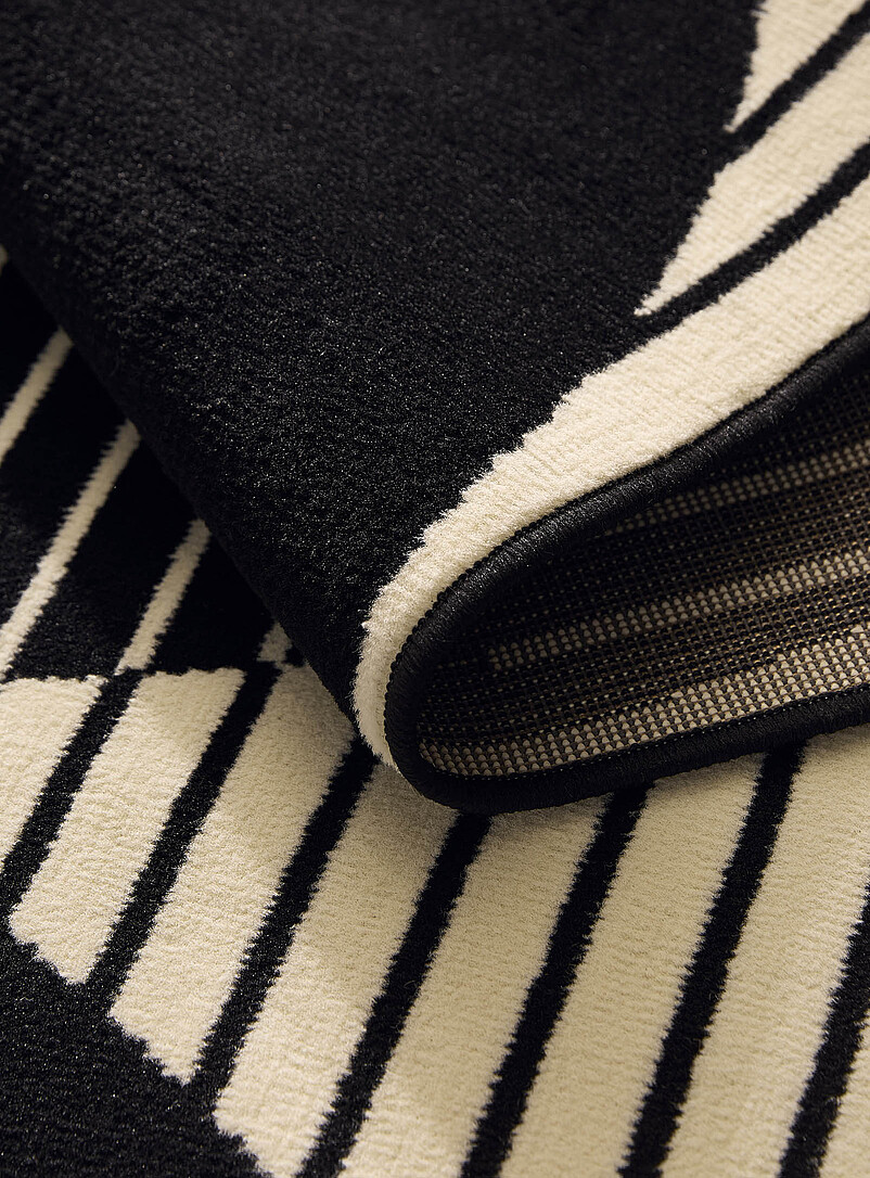 Simons Maison: Le tapis disques et fines rayures Voir nos formats offerts Blanc et noir
