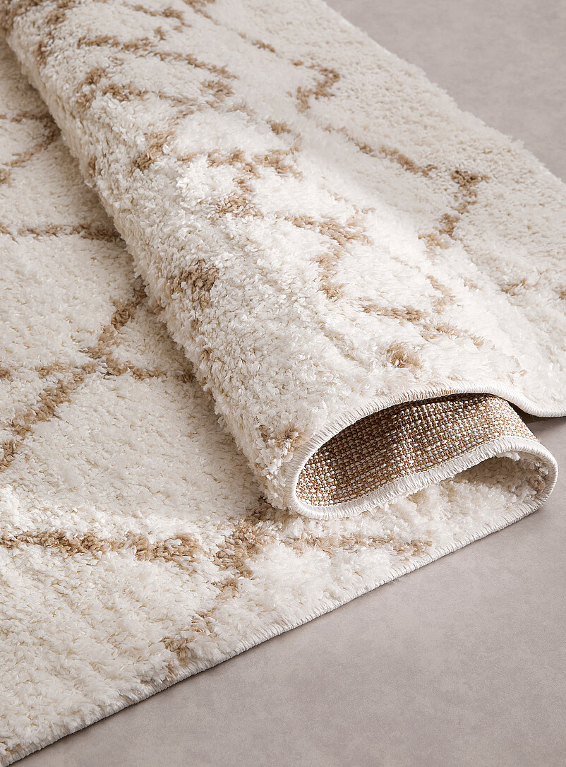 Broken lines tufted rug See available sizes product image 2