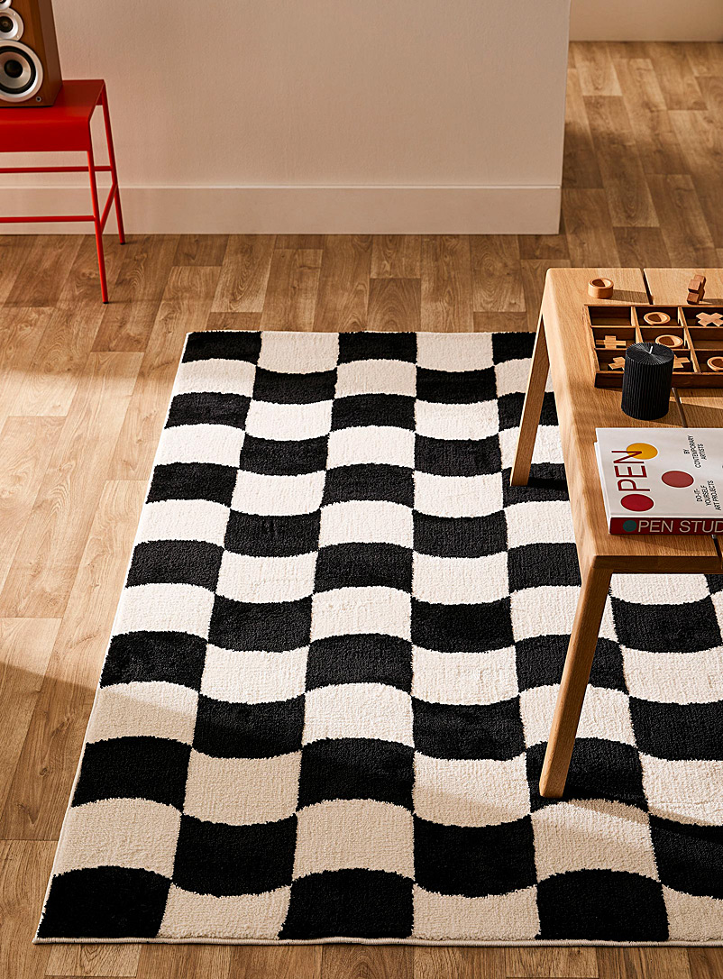 Simons Maison: Le tapis damier ondoyant 120 x 180 cm Blanc et noir