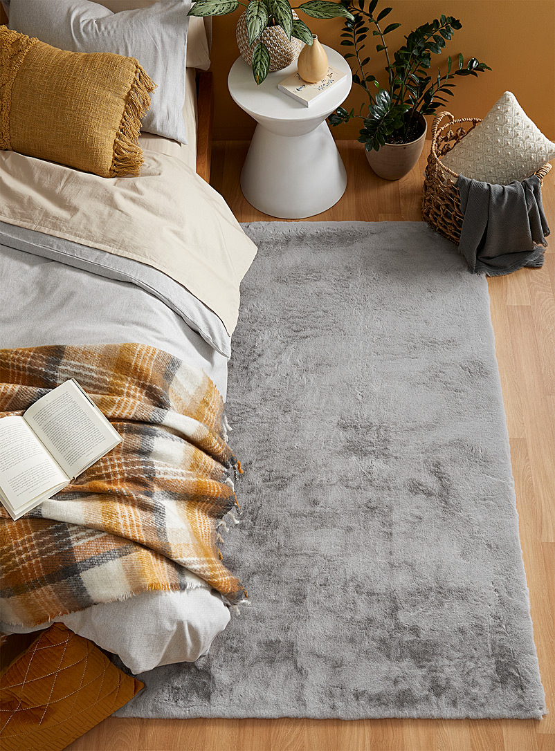 Simons Maison Light Grey Luxurious faux-fur rug 120 x 180 cm